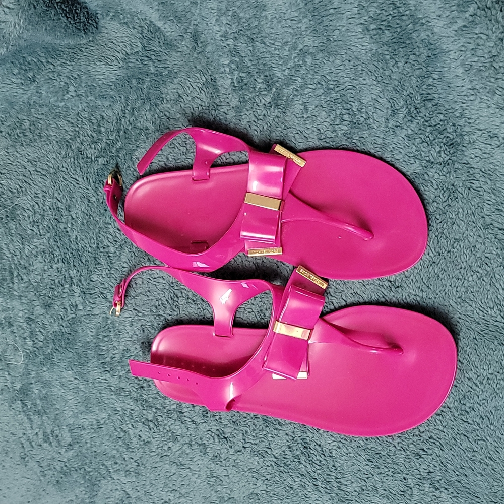 Michael kors size 8 rubber bow sandals